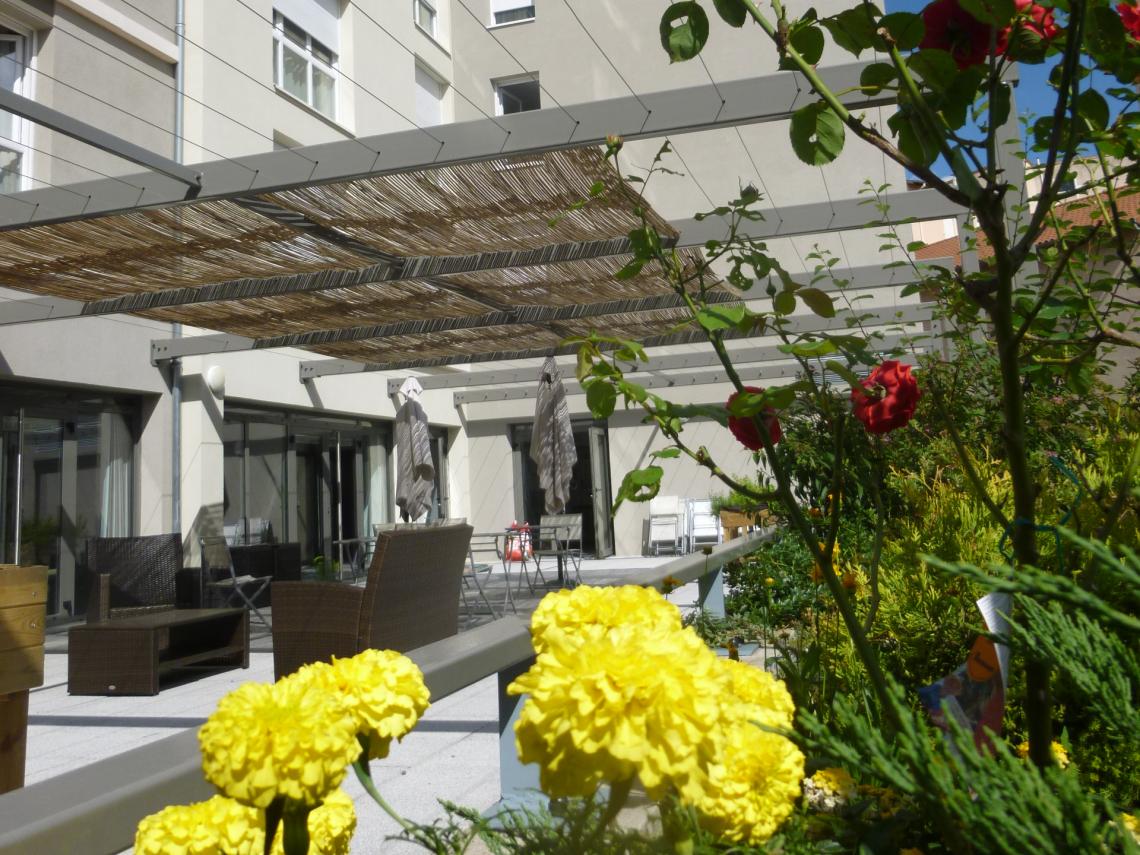 Résidence Services Seniors Villavie - Les Monts Dorés : La terrasse